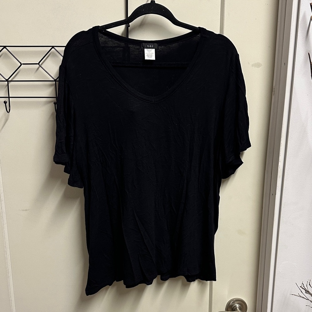 K & C Black Relaxed Fit V-Neck Tee
